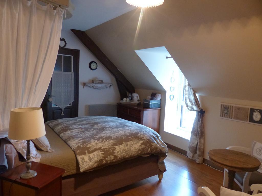 Moulin De La Beraudaie Bed & Breakfast Bohal Bagian luar foto